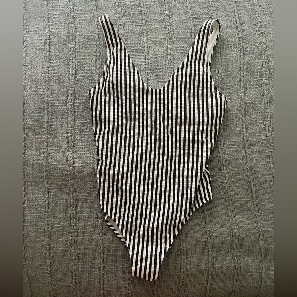 Athleta striped seersucker one piece 🤍